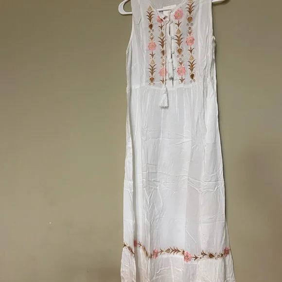 Embroidery Dress - Picture 2 of 5